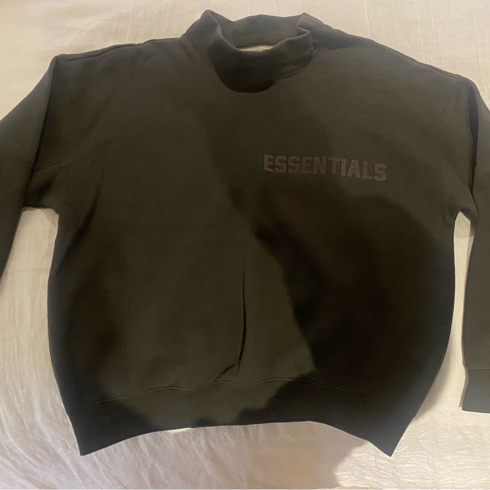 Essentials fear of god mock neck size medium